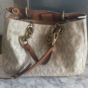 Michael Kors Bag with crossbody strap.